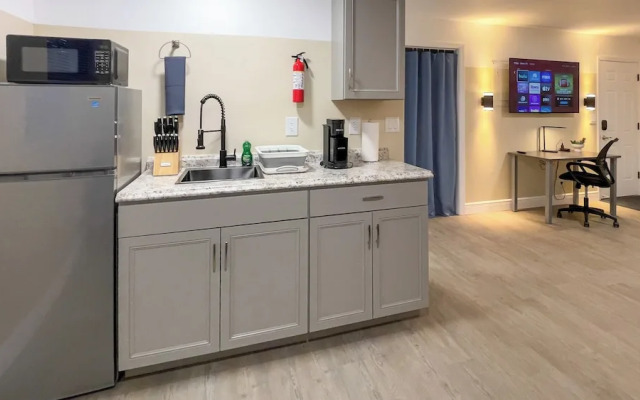 TriLuxe Inn & Studios