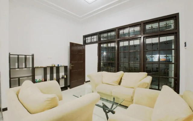 OYO 3467 White Residence