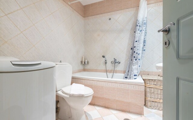 Elegant Kerameikos Apartment