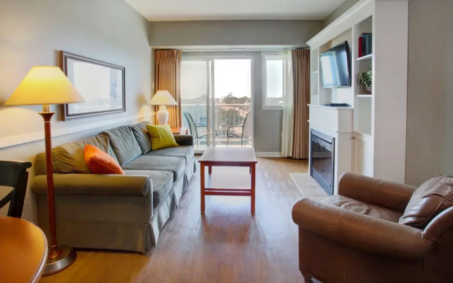 Rivertide Suites Hotel