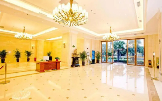 Vienna International Hotel (Sanya High-speed Railway Station)