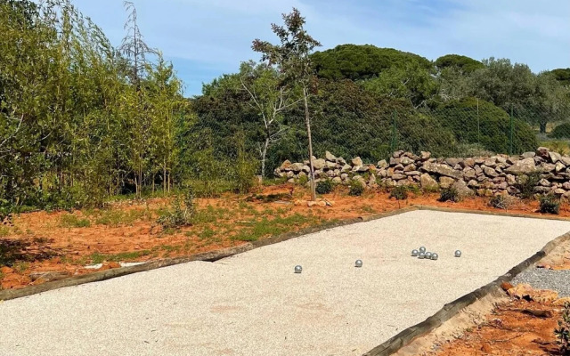 Casa Colinas Roxas by Portucasa