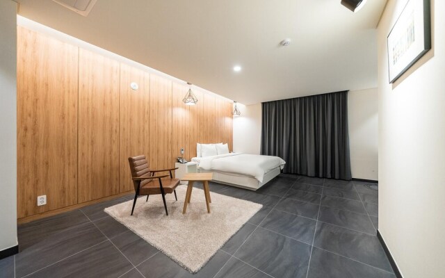 Buan Raum Drive-in Hotel