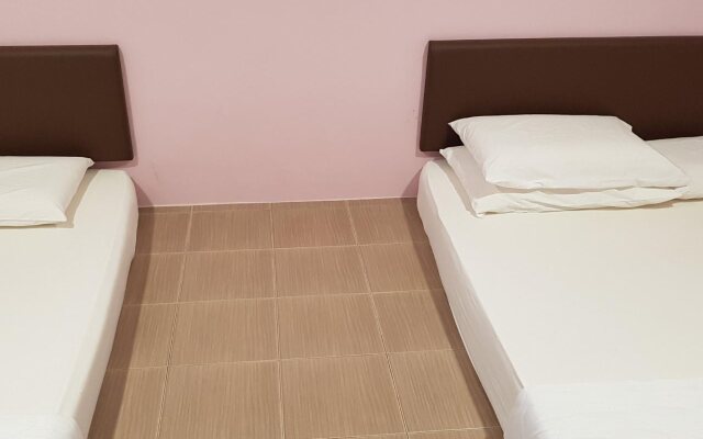 CMN Hotel & Homestay