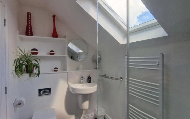 Blue Hills Luxury Coastal Apartment