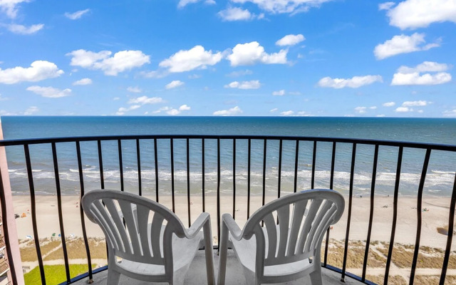 Private 3BR's at Palms by Hosteeva