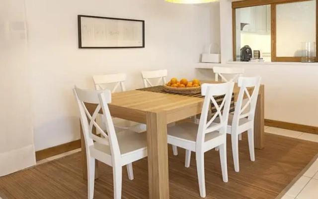 Luxury Golf, Beach & Yachting Flat