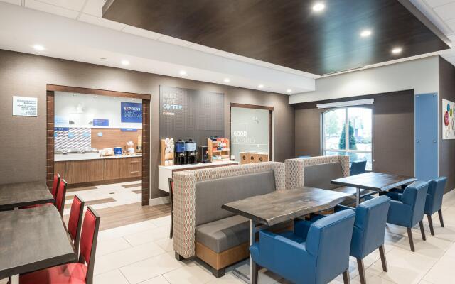 Holiday Inn Express & Suites Milton, an IHG Hotel