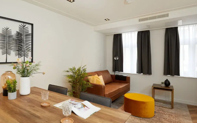 Damrak Short Stay Amsterdam