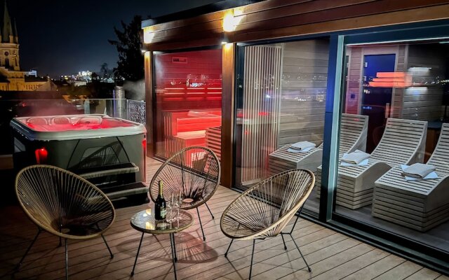BOUTIQUE HOTEL11 with rooftop SPA