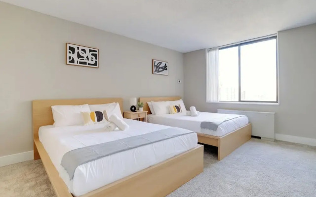 Crystal City Modern Apt w Gym