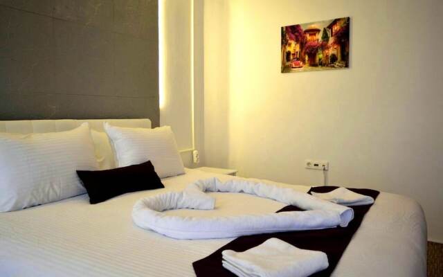 White Suite & Apartments