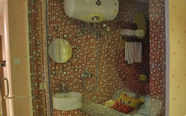 Dalian Seasons Urban Theme Hotel
