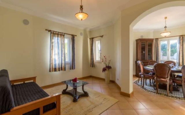 Villa - 4 Bedrooms with Pool and WiFi - 102546
