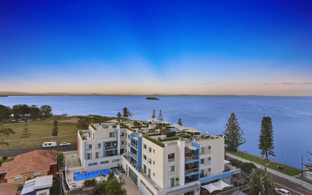 Lakeside Waterfront Apartment 18