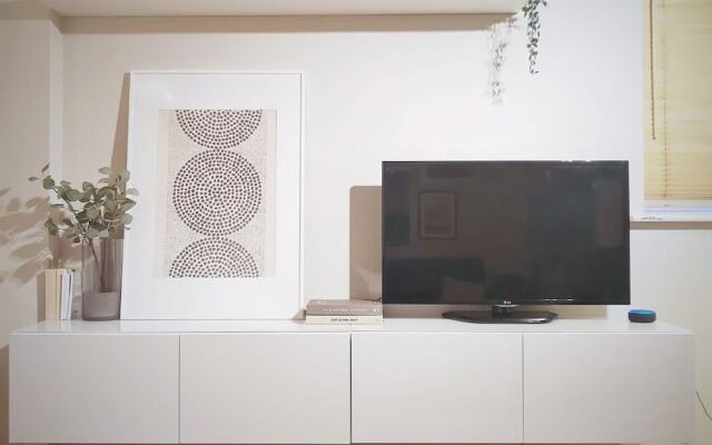 Central Spacious & Stylish Apartment