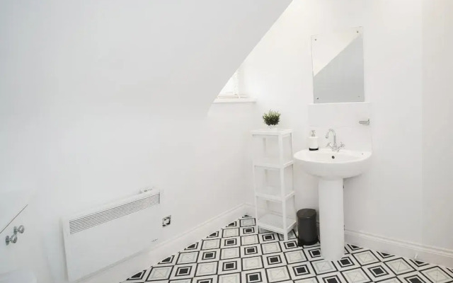 Flat 5 - 61 Old Dover Road