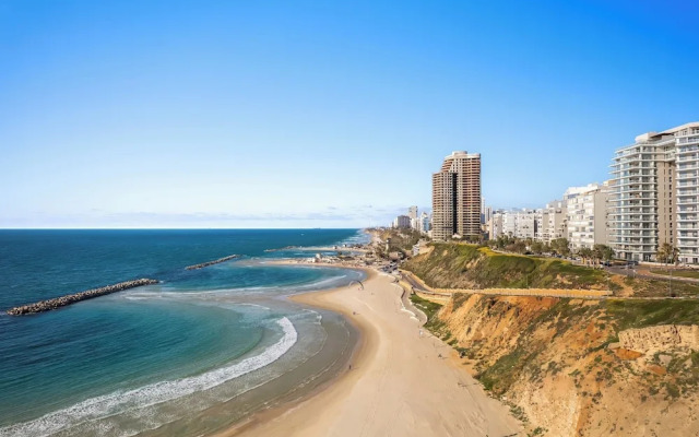 Netanya Beach Pool Studio by Sea N' Rent