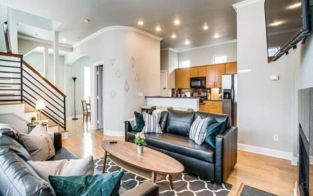 Grand Oak Lawn Town Home