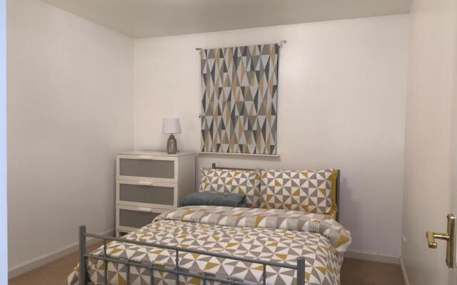 2 Bedroom Immaculate and Stunning Charles Space