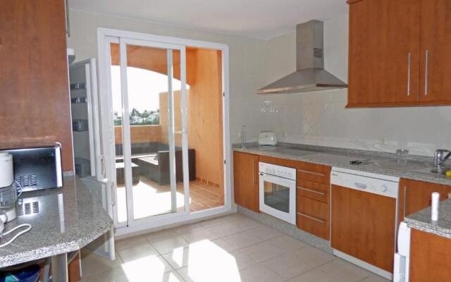 R25 Modern bright 2 bedroom apartment