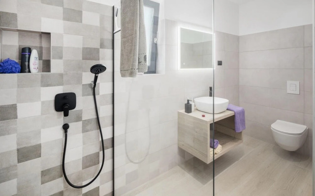 Beautiful Home in Rebici with Hot Tub, Sauna & 4 Bedrooms