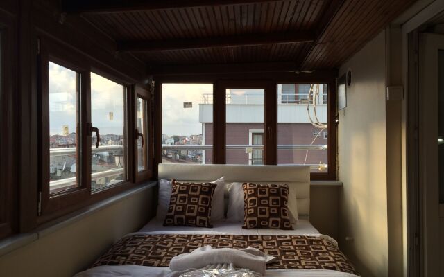 Black Bird Suite Hotel