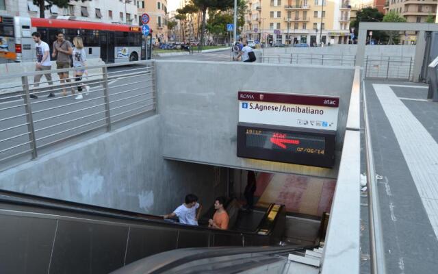 AL 171 Locazione Turistica a 50mt metro B1