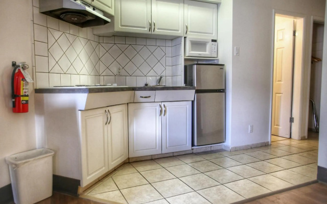 Best Budget Inn and Suites