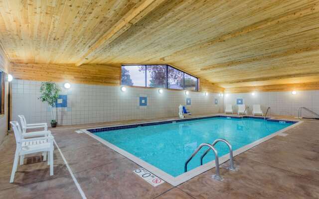 Super 8 by Wyndham Monroe WI