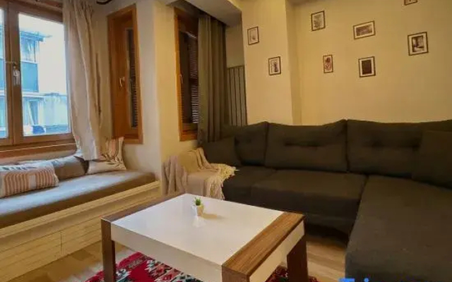 Taksim Square—1BR Deluxe Suite 03