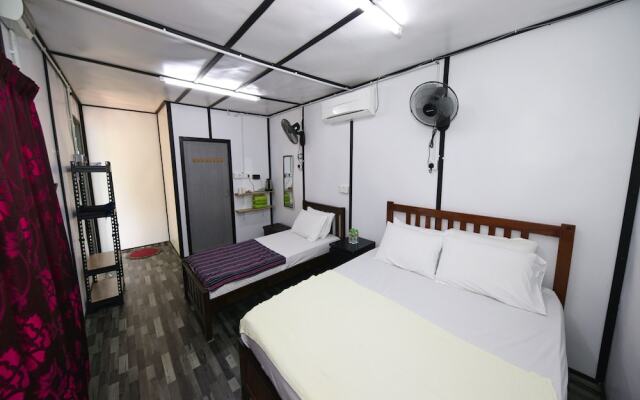 OYO 90960 Rajawali D'cabin Chalet Room