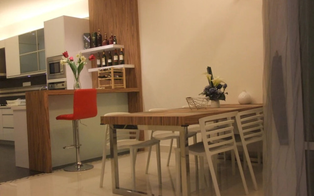 iBook 1 - Luxury Holiday Homestay