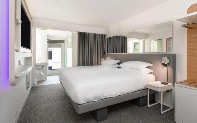 YOTEL Edinburgh - Image 3