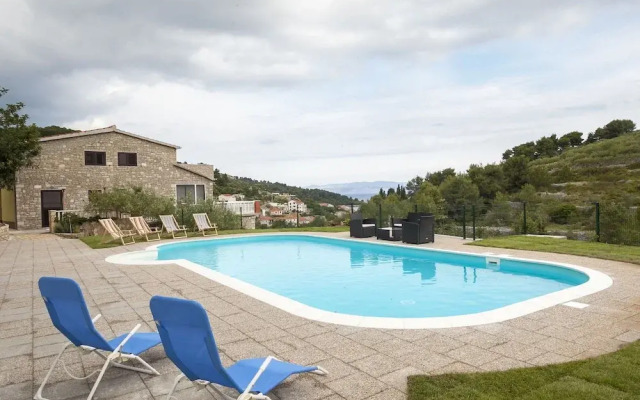 Star - With Swimming Pool - A3 Ruzmarin