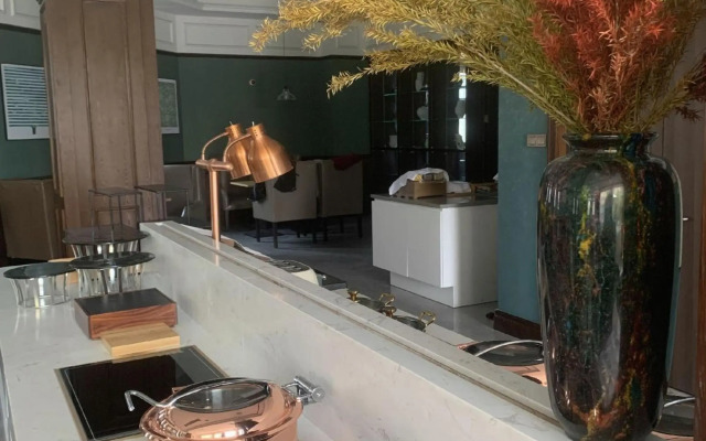 Dayan Pagoda Madison Hotel