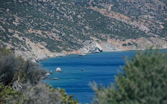 Seafront luxury villa with infinity pool & devine views!