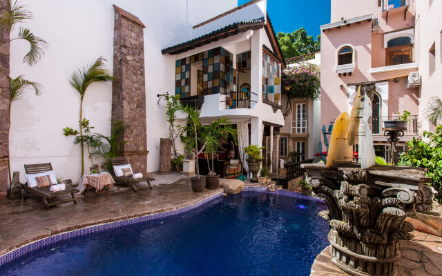 Garlands del Rio Riverside Boutique Hotel