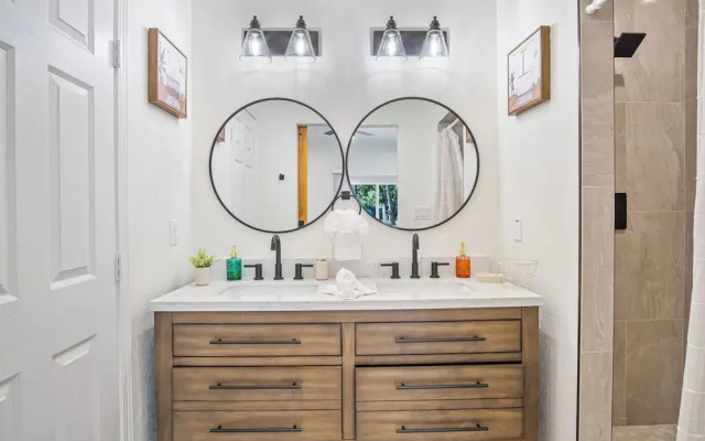 Urban Delight 4br/3ba Near City Center