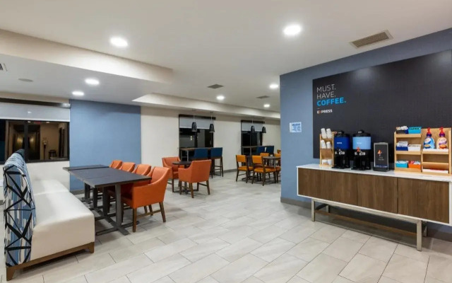 Holiday Inn Express Rochester South - Mayo Area by IHG