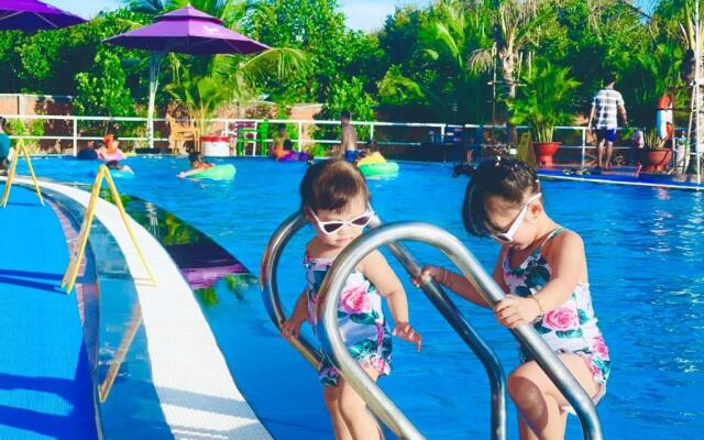 Rooster Mekong Garden & Villas