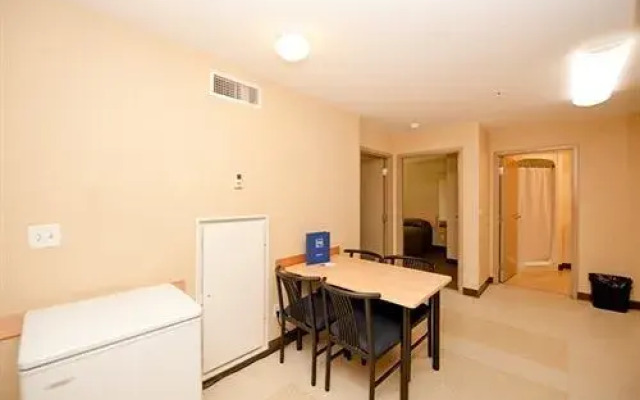 Residence & Conference Centre - Kamloops