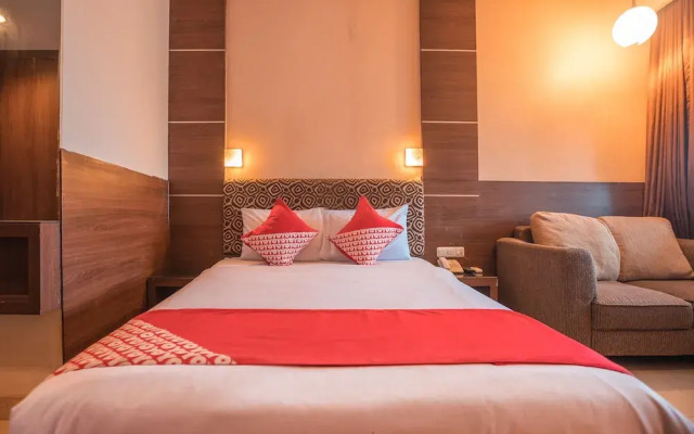 OYO 467 Penthouse Hotel