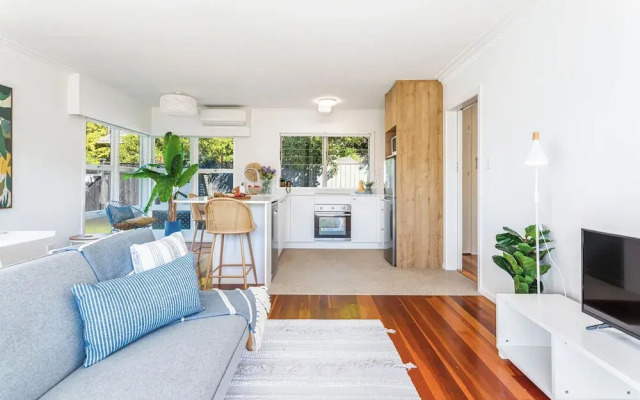Takapuna 2 Br House Near Beach W/ Parking