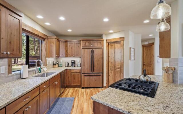 3 Tumalo-AC-Hot Tub-4BR/3BA