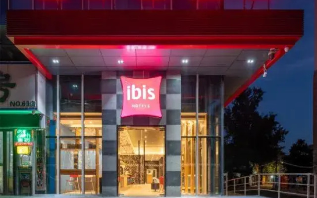 Ibis Hotel ( Xiangyang People's Square)