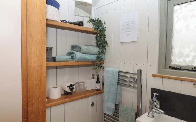 Burr 2 Shepherds Hut