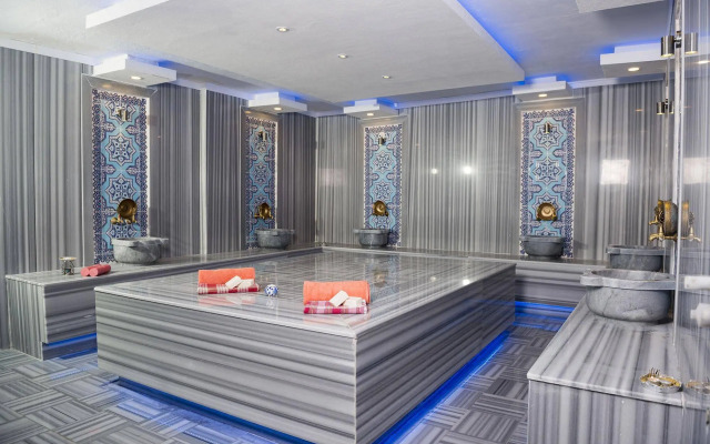 Kleopatra Blue Hawaii Hotel