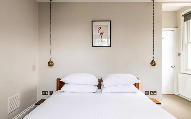 Rustic and Contemporary Haven in Brixton