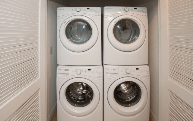 Over The Moon - 9 Br Home